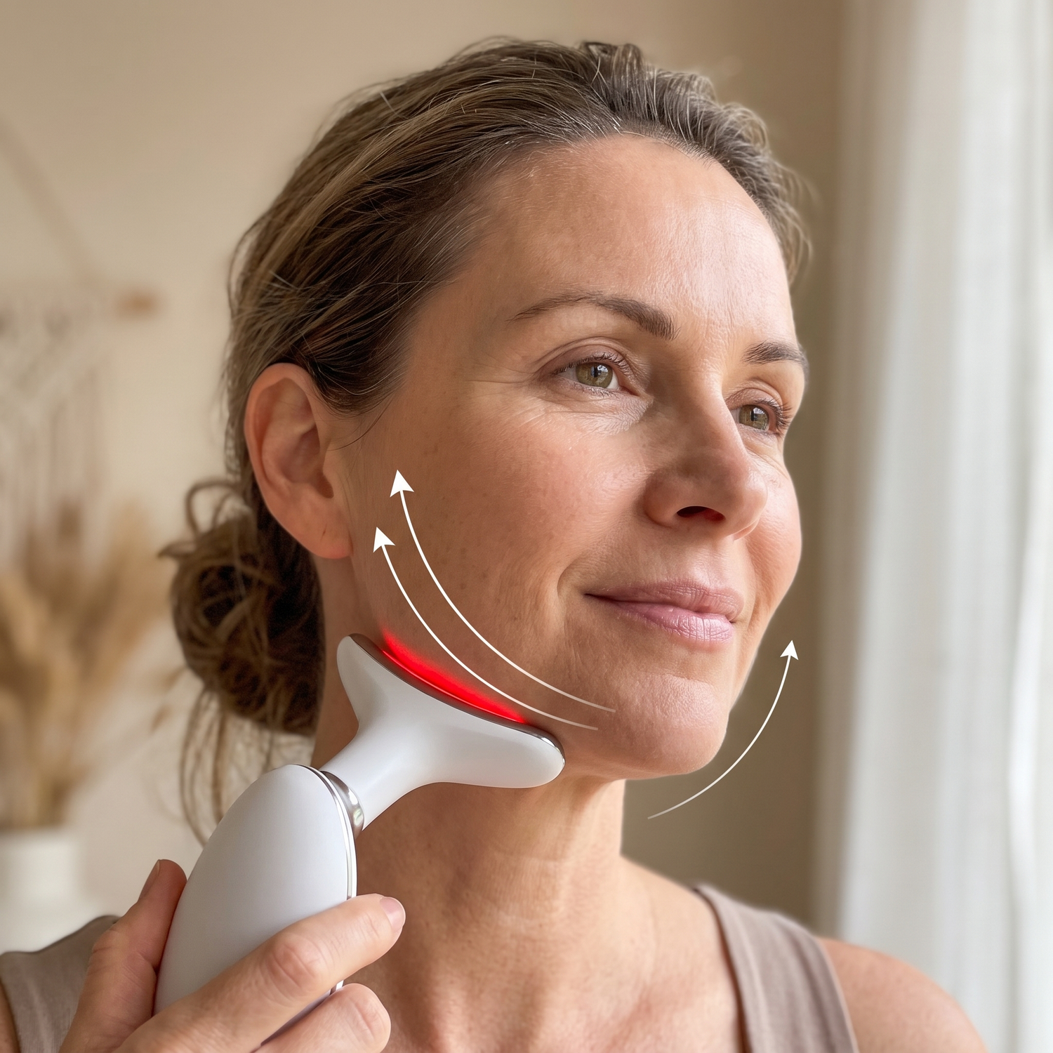 Lunéa : Lift. Firm. Rejuvenate in 5 minutes a day